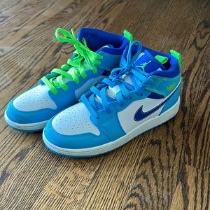 Size 5 air Jordan Mid’s.  In great condition.  See pics.